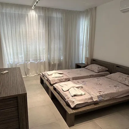 Gitea Lilies Apartament *